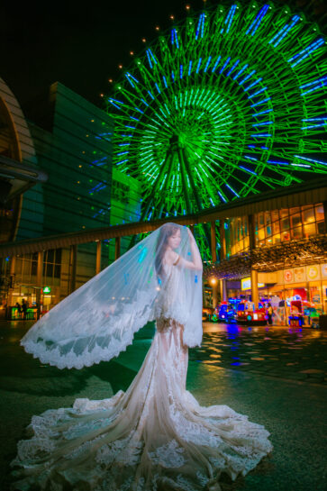 在台北美麗華摩天輪拍攝婚紗照
